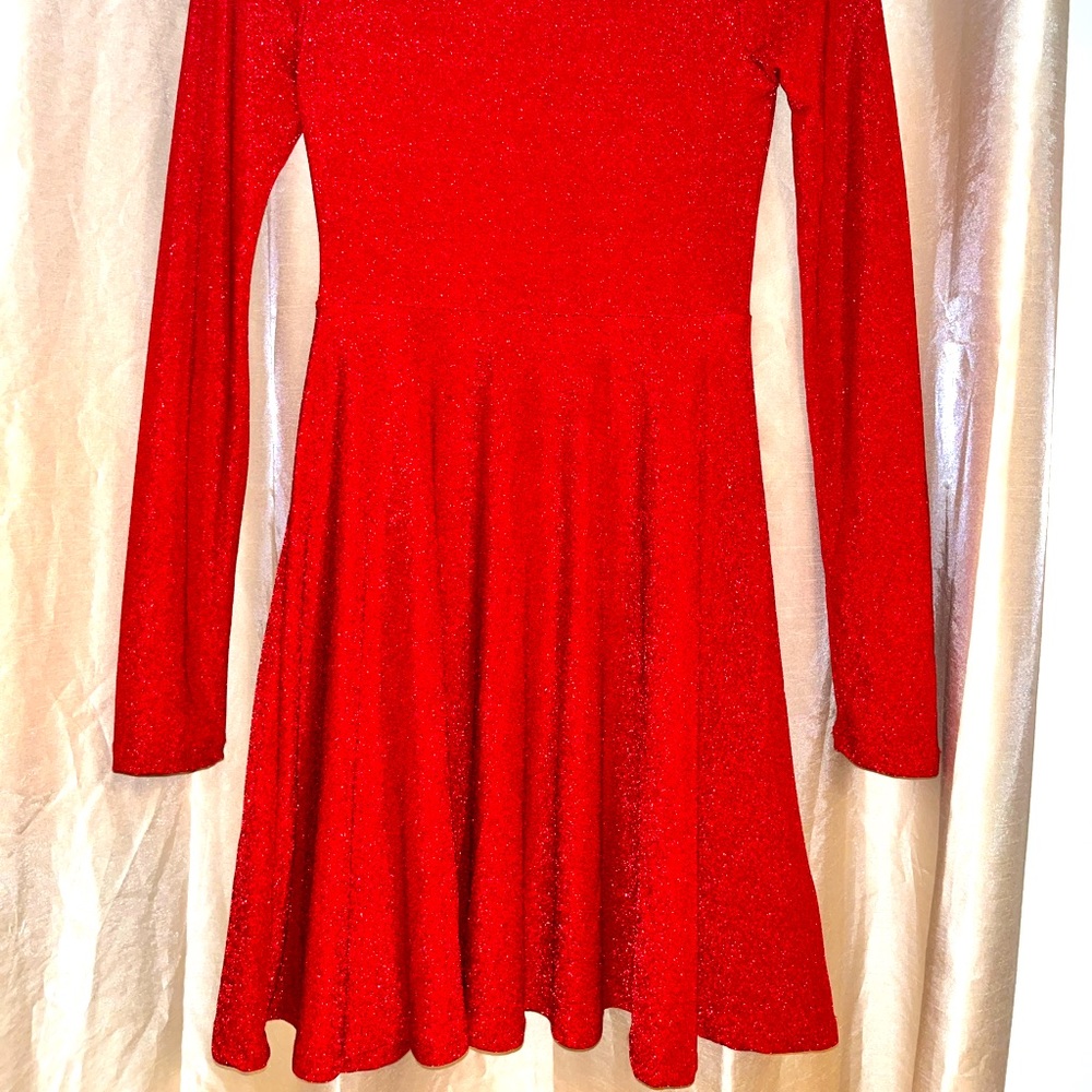 Red dress, long sleeves